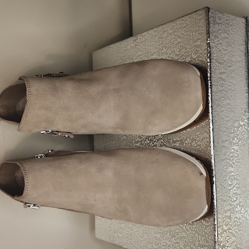 ALEX MARIE WOMEN'S CAMEL ANKLE BOOTS. SIZE 9.5 - Picture 2 of 11